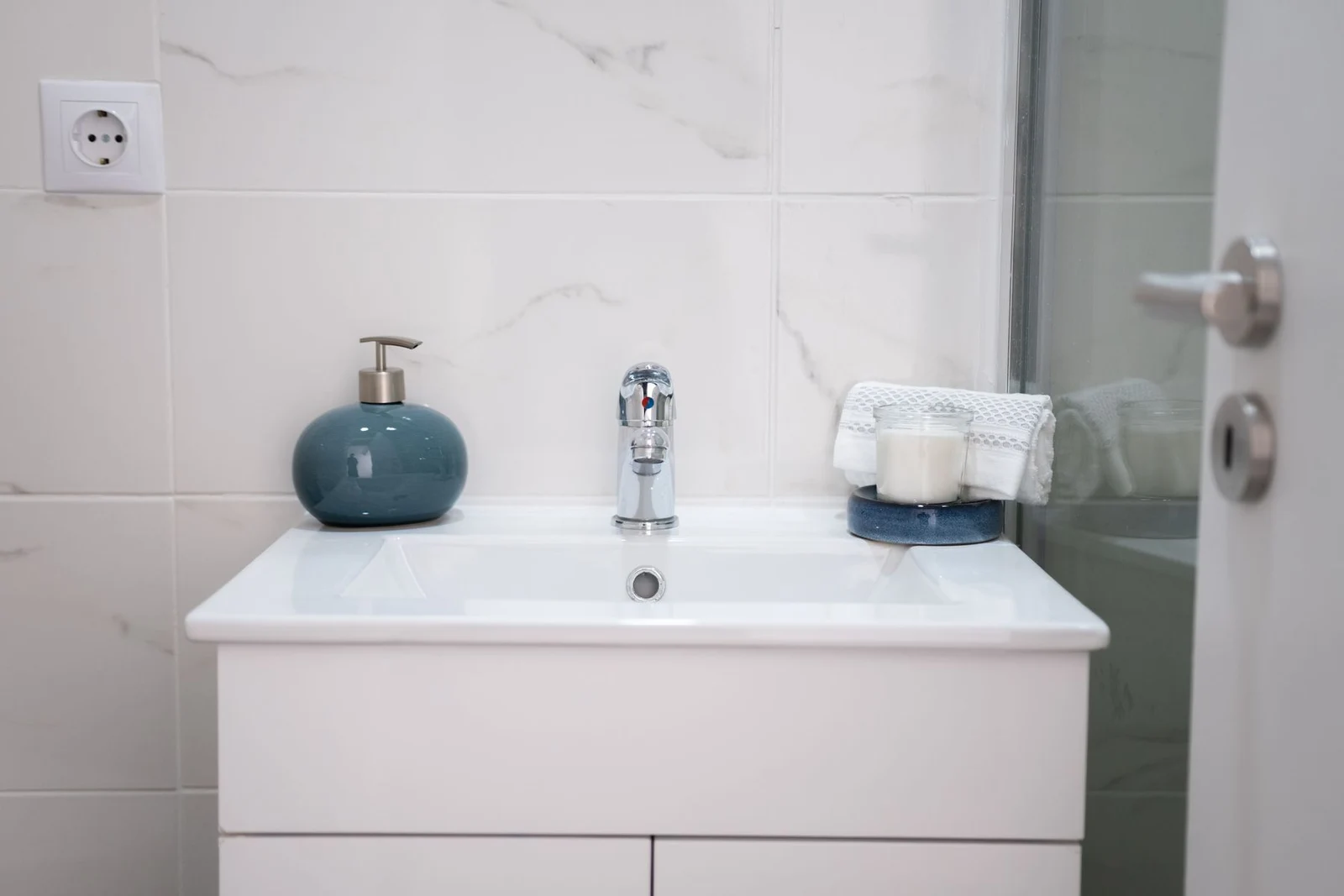 Bright bathroom vanity with a chrome faucet