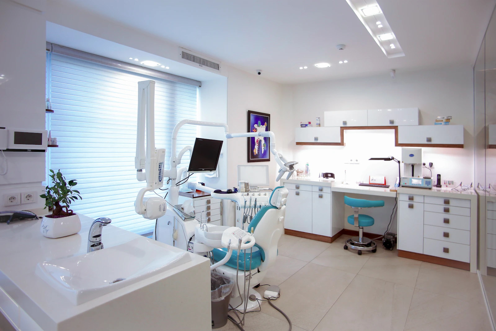 Bright dental treatment room