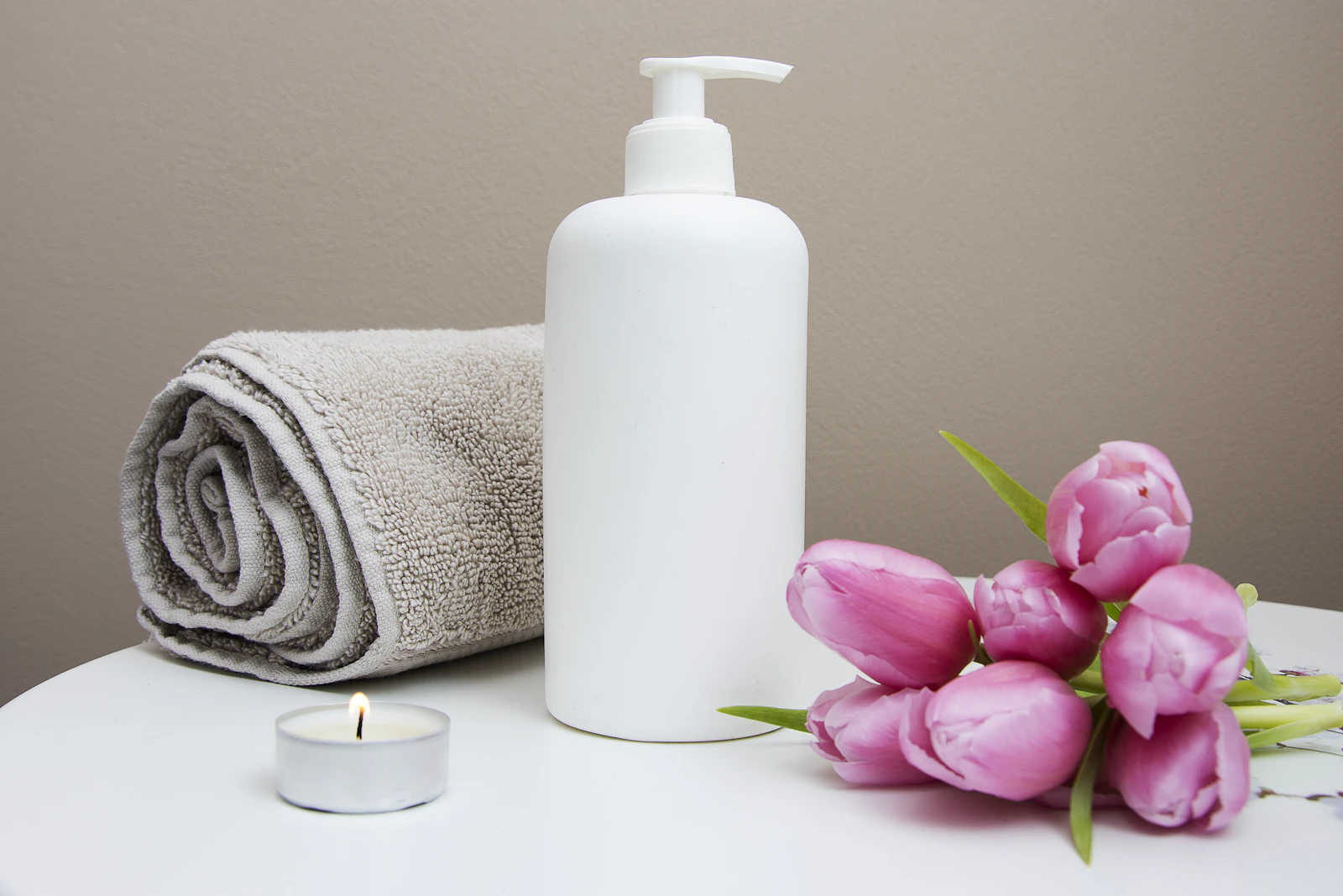 Calm spa treatment setting